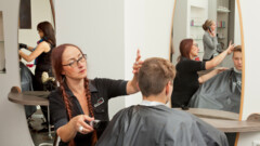 Umschulung Friseur:in